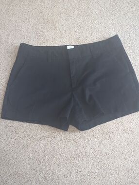 GAP Black Mid Rise Tailored Shorts Flat Front Casual Size 6